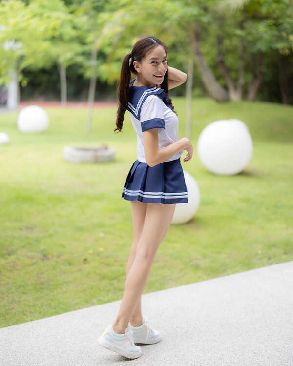 พลอย ชิดจันทร์