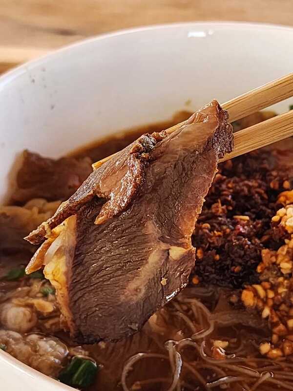ก๋วยเตี๋ยวอุ่นไอรัก By กอบกุล