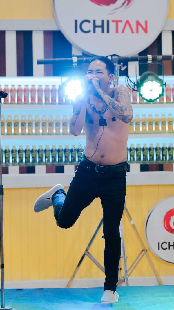  แจ๊ส ชวนชื่น