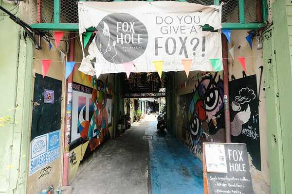 Foxhole BKK คาเฟ่ใกล้ศาลเจ้าพ่อเสือ