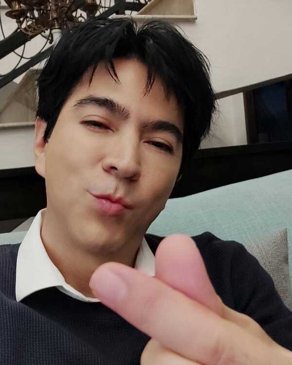 แซม ยุรนันท์