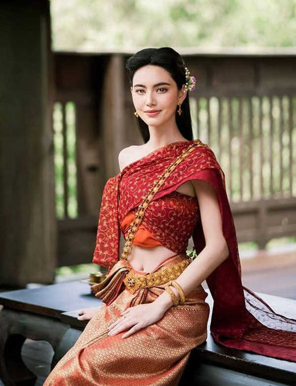 ใหม่ ดาวิกา