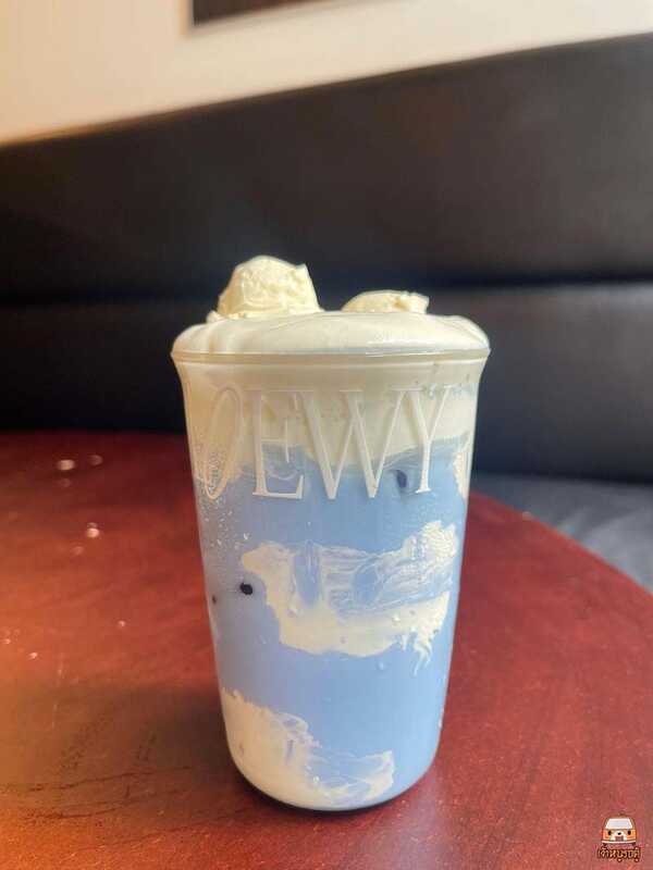 LOEWY.BKK คาเฟ่ไวบ์ดีย่านสาทร 