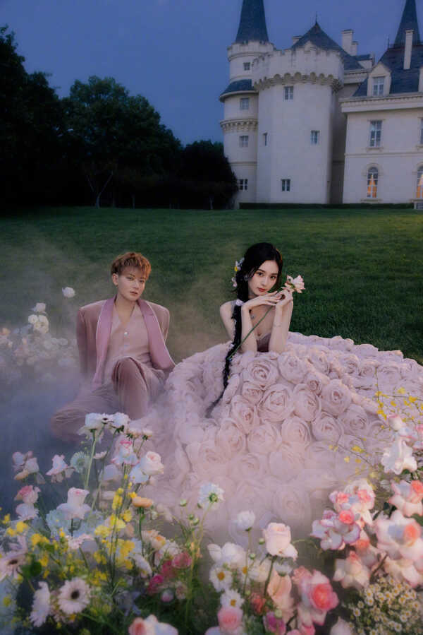 หวงจื่อเทา เปิดภาพพรีเวดดิ้ง สวีอี้หยาง สวยหรูอลังการ