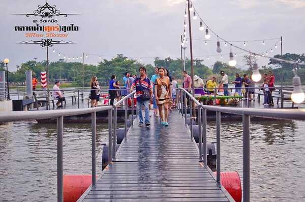 ตลาดน้ำสุขใจ วัดเหนือ