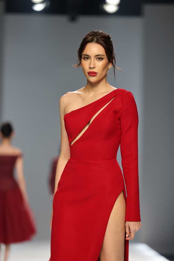 แฟชั่นโชว์ POEM