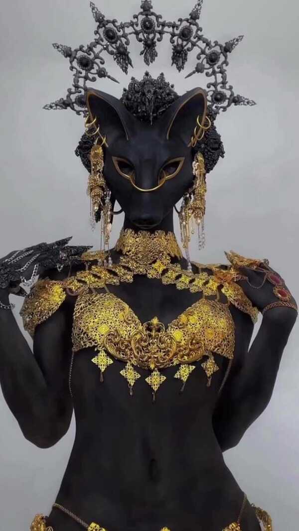 น้ำตาล ชลิตา  แต่งเป็น เทพเจ้าแมว สุดแซ่บรับฮาโลวีน 