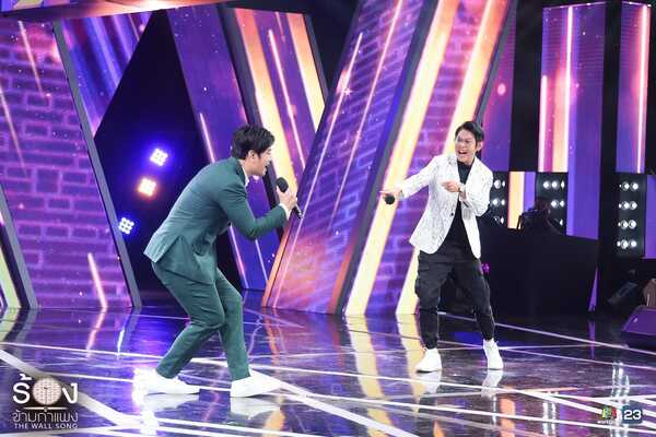 ร้องข้ามกำแพง 