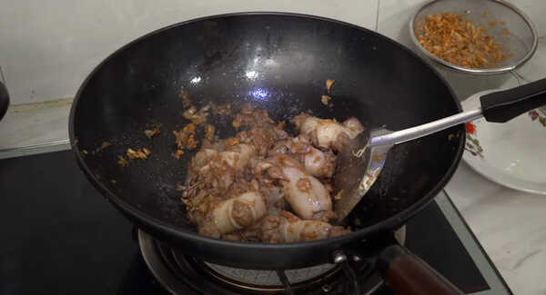 ปลาหมึกยัดไส้หมูสับ