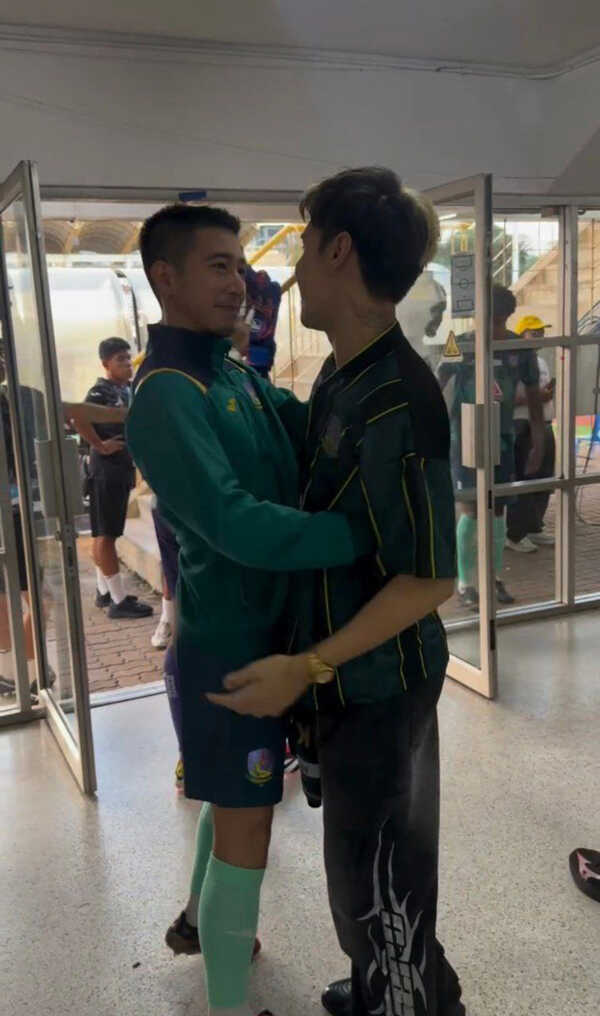 ปอนด์ P HOT ลงคลิปกอด โตโน่ 